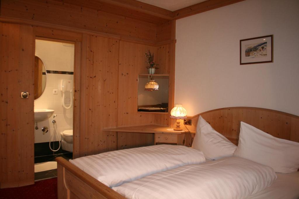 Gasthof Majestic Bressanone Room photo